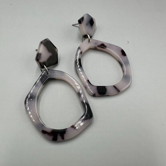 3/$30 Gray Black Acrylic Geometric Dangle Earrings Irregular Open Hoop1.75" - Picture 5 of 8
